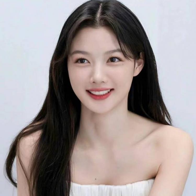 贾玲 报名时间：2025-04-21 09:24
